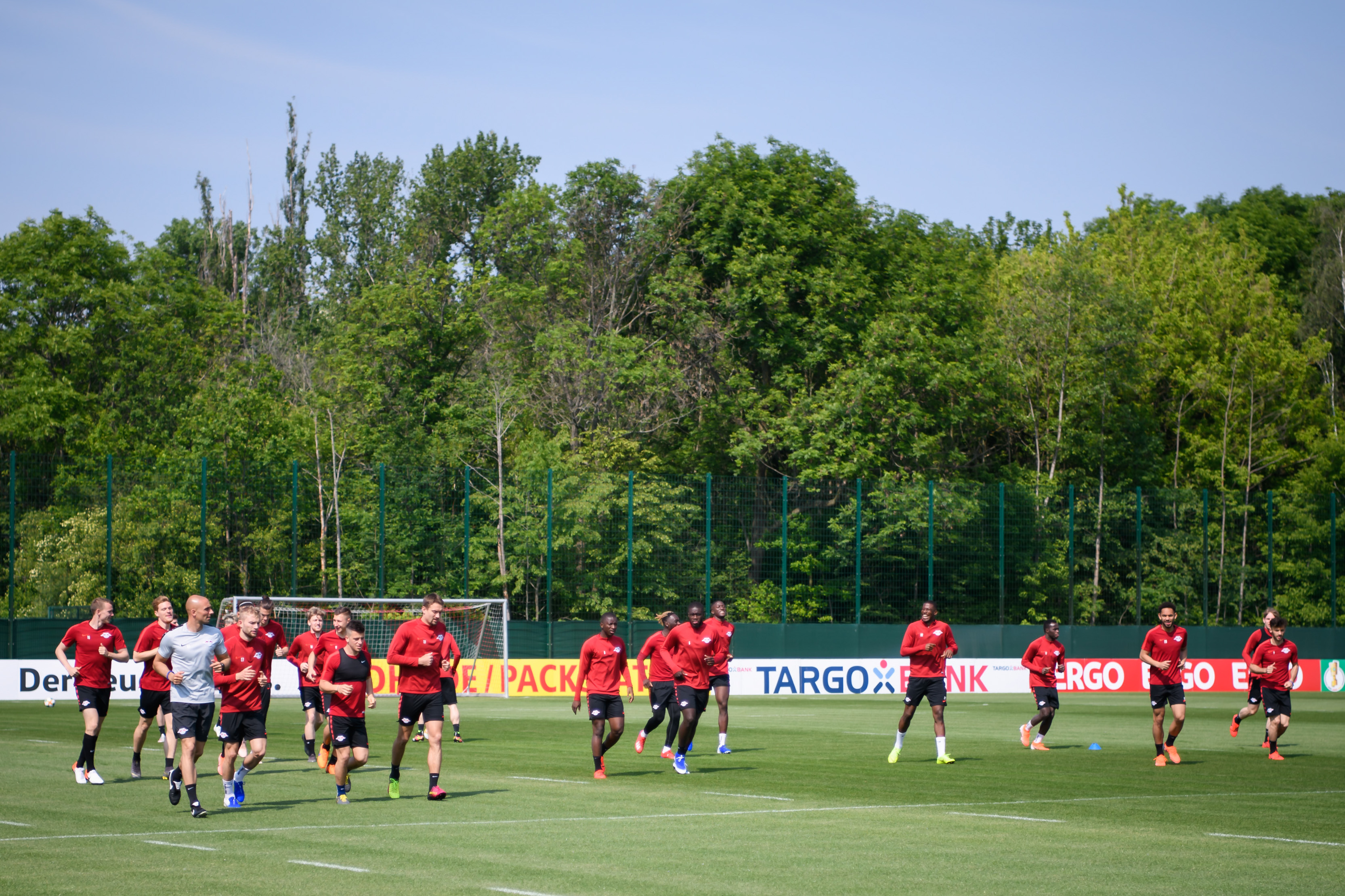 星空体育APP赛前北京首钢备战德国杯；临场应变细节曝光；态度坚定；团队化学反应显著的简单介绍