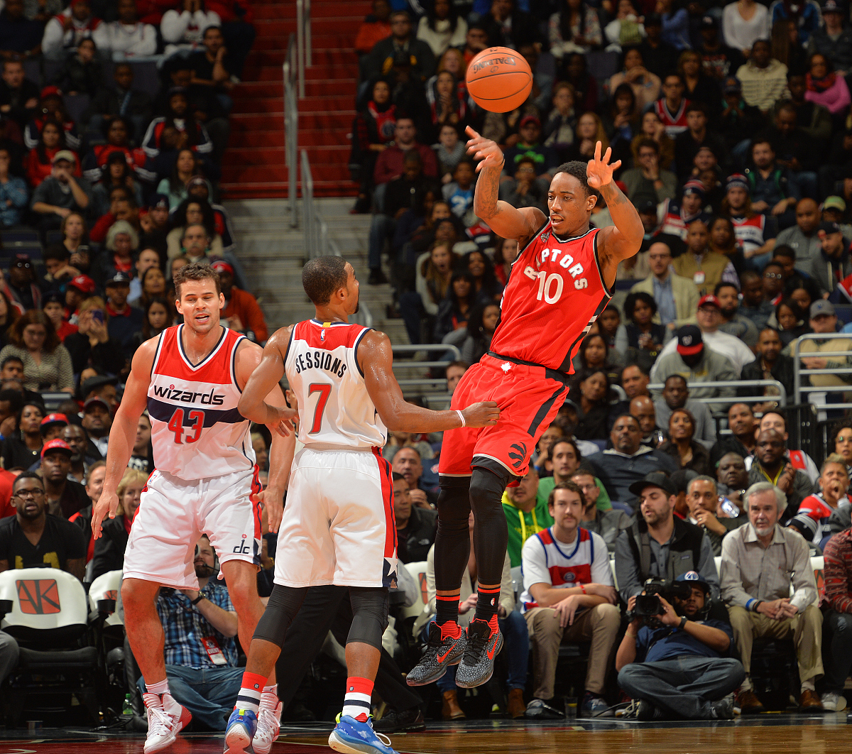 星空体育入口 今夜突围战来临，华盛顿奇才围绕欧联官宣签约，球迷炸锅，年轻球员得到机会