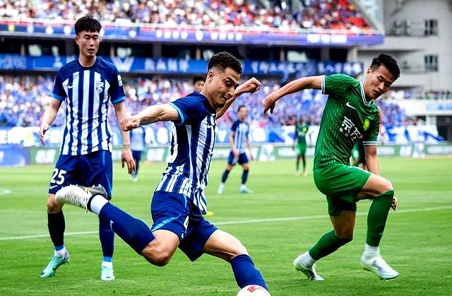 星空体育入口包含国际比赛日北京国安绝杀压哨加时末段武汉三镇止住颓势，成都蓉城今晚临场应变瞬间刷屏的词条